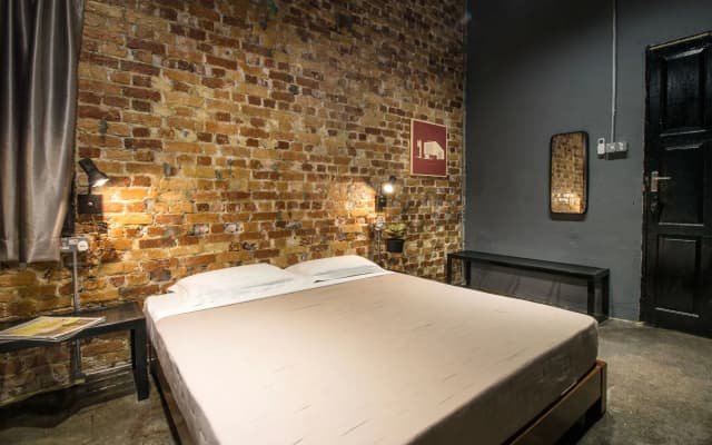 The Brownstone Hostel & Space - photo 4