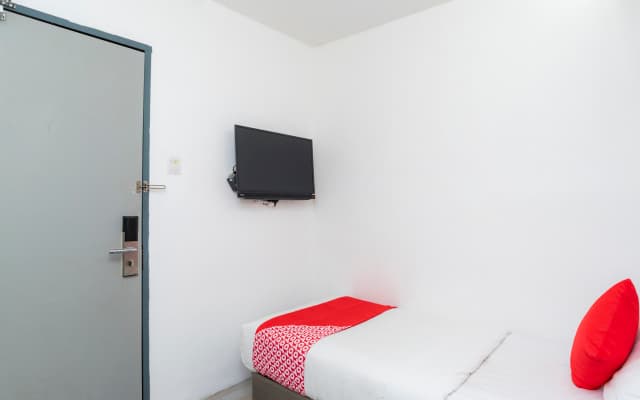 Big Big Hotel - photo 5