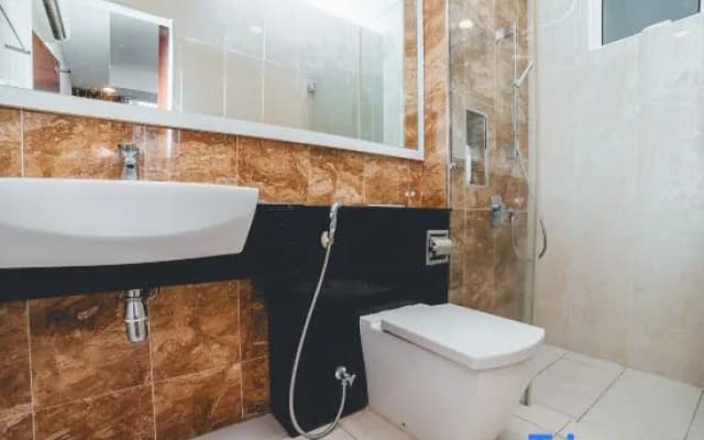 Paragon Residence Sleek Stay 2BR 4pax - photo 2