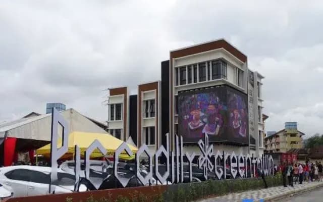 Piccadilly Greentown Premium Suites by IWH Suites - photo 3