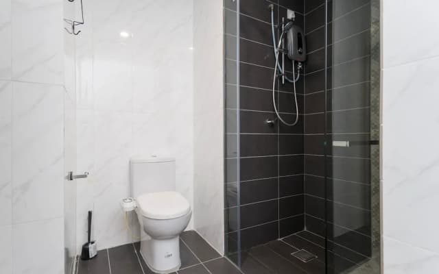 OYO Home 44050 Essential Studio Empire Marriot - photo 5