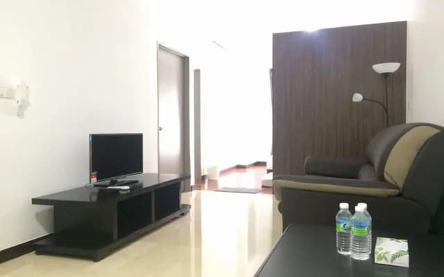 Vinz at Silverscape Luxury Residence - photo 3