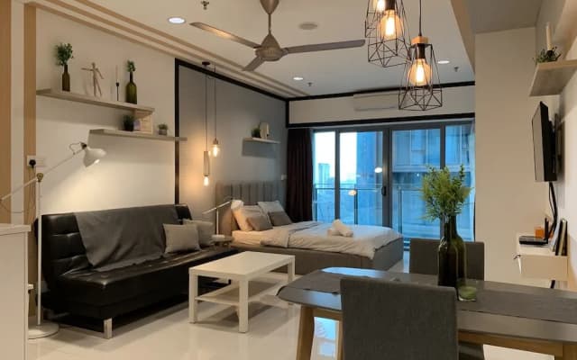 Mercu Summer Suites Freluxe Homestay - photo 4