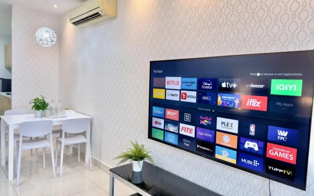KSL City Mall 4-6pax Netflix｜Smart TV 55inch - photo 2