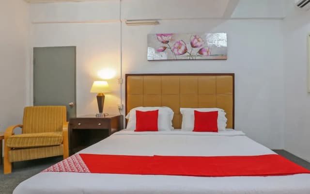 The Sarina Hotel & Cafe by OYO Rooms - photo 3