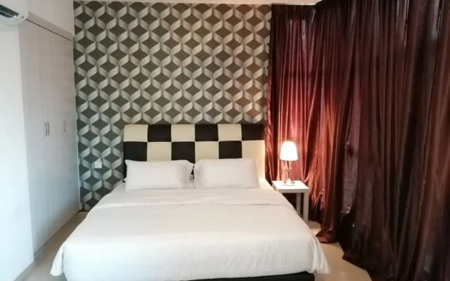Lawang Suite 1 Bedroom Corner Apartment - photo 2