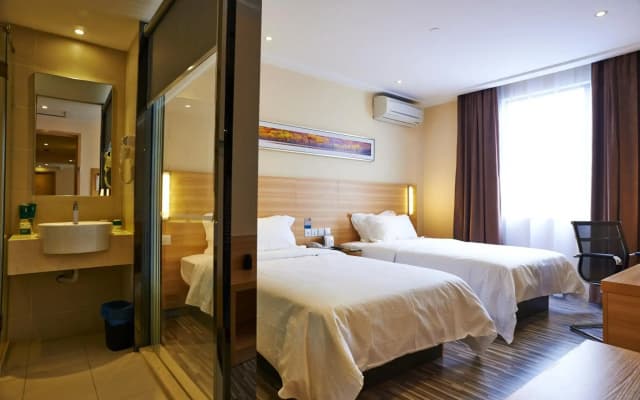 City Comfort Hotel - photo 4