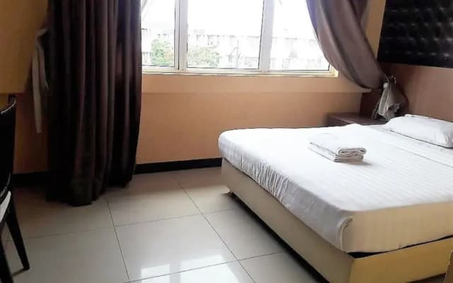 OYO 216 La Viva Hotel - photo 2