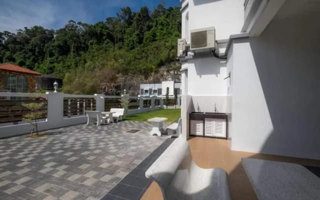 6, Persiaran Tanjung Bunga 3 - photo 5