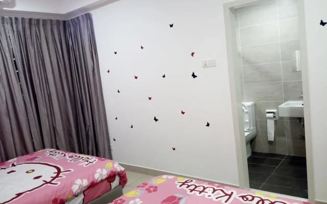 Golden Shine Homestay at Midhills Genting - photo 2