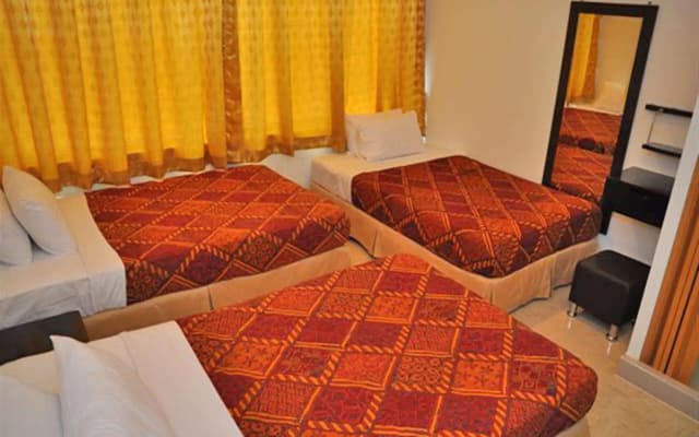 Old Budget Hotel - photo 2