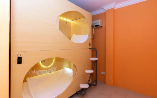 Momostay Capsule Hotel - photo 5