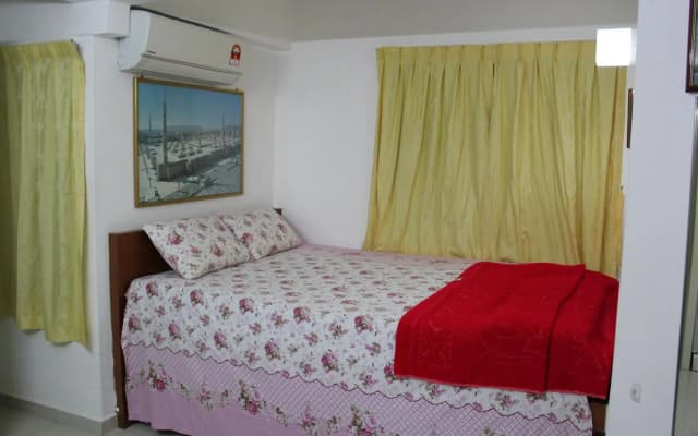 Macallum Budget Muslim Homestay - photo 4
