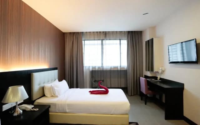 The Grand Campbell Hotel by ZEN Rooms - photo 5