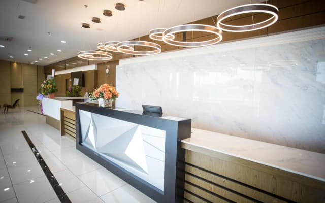 Lintas Platinum Hotel - photo 2