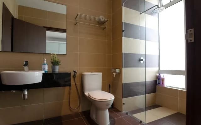 Chic 3BR KSL Desplanade 2 TVs Free Parking - photo 2