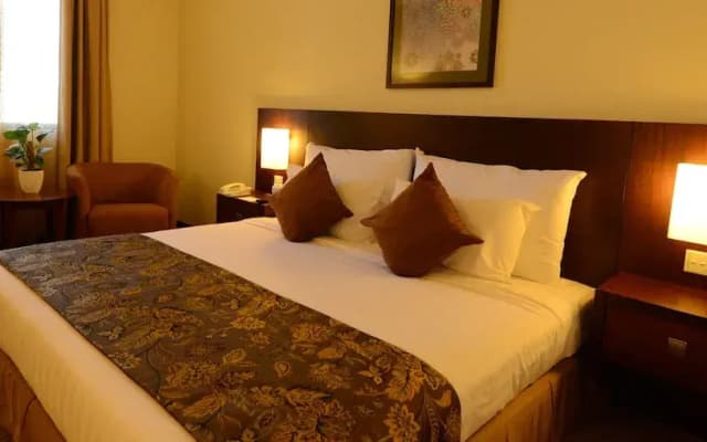 Grand Puteri Hotel - photo 2
