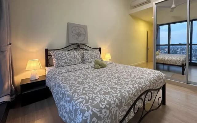 Skyline Luxe 4BR Retreat with En-suites - photo 5