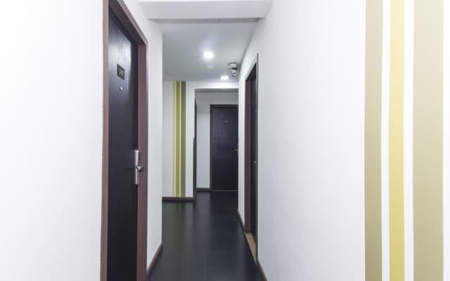 OYO 228 Basic Hotel - photo 3