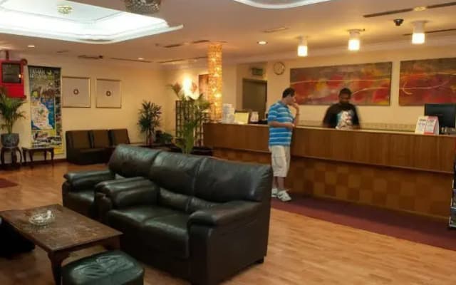 KLCC Chinatown Deluxe 2 Pax Suite - photo 2