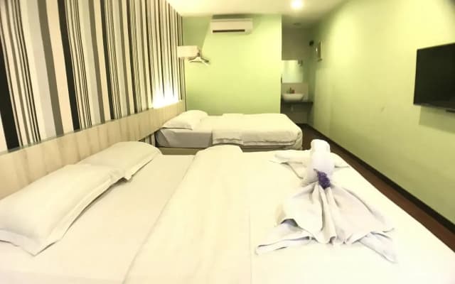 V3 Hotel Taman Gaya - photo 4