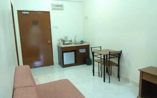 OYO HOME 90301 Suria Service Apartments @ Bukit Merak Laketown Resort - photo 4