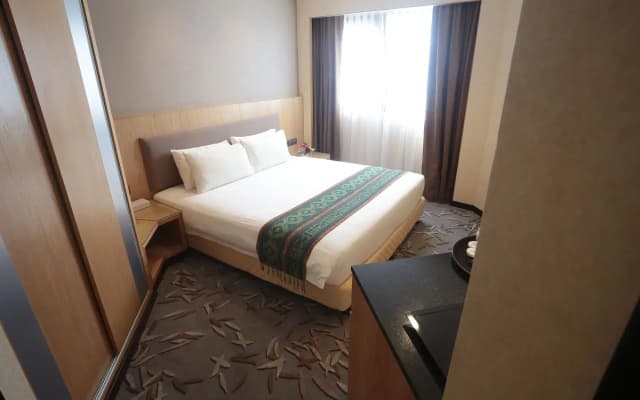 Imperial Riverbank Hotel Kuching - photo 4