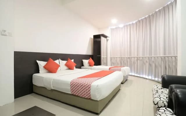 OYO 906 Happy 92 Hotel Lumut - photo 5