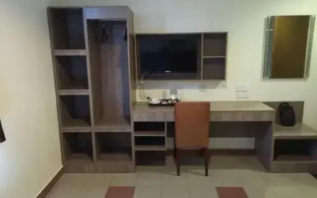 Hotel Ambassador 1 - photo 4