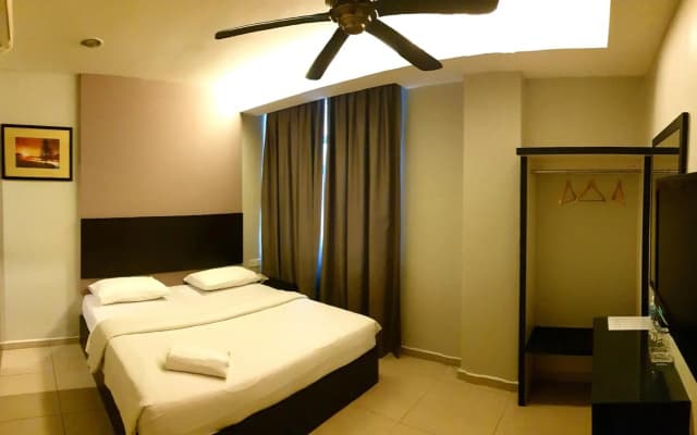 Golden Court Hotel - photo 5