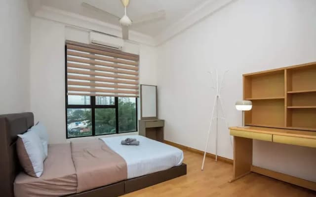 Stylish 4BR Near Paradigm Mall, Pool, Free Parking - photo 5
