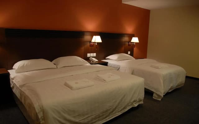 Queen Hotel - photo 4