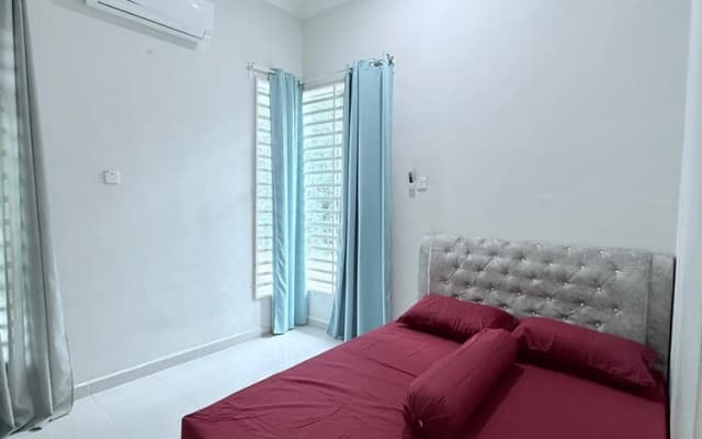 Homestay Selesa KKT Guesthouse - photo 2