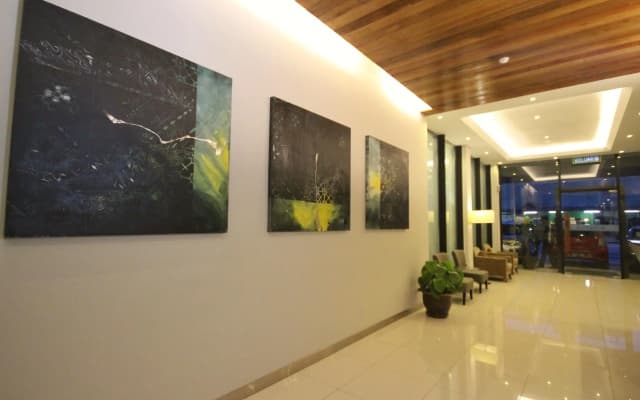 The Riverbank Hotel - photo 2