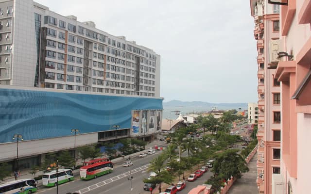 Marimari Marina Service Condo - photo 3