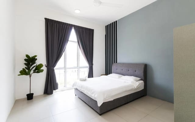Dreamscape Apartment @ Golden Hills - photo 3