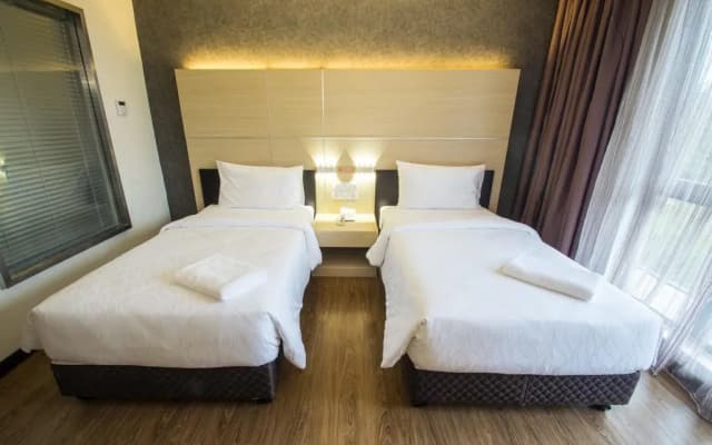 Hotel Labuan Point - photo 4