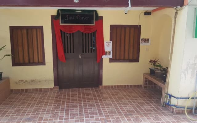 Just Duvet Guest House - photo 2