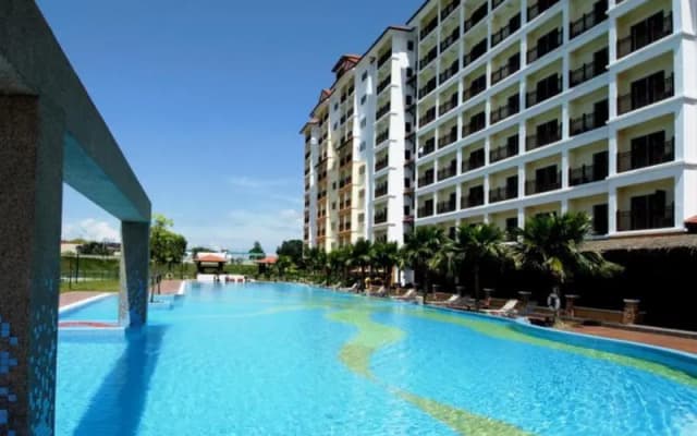 OYO 90301Suria Serv.Aptos@Bukit Merak Laketown Res - photo 4