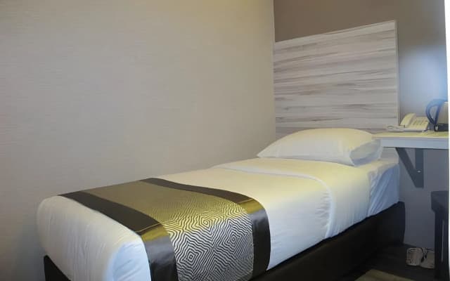 Hotel Austin Paradise - Mount Austin - photo 5