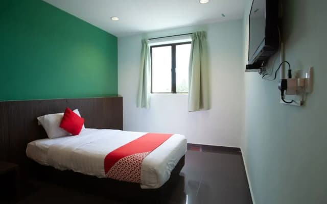 Space Hotel by OYO Rooms - photo 4