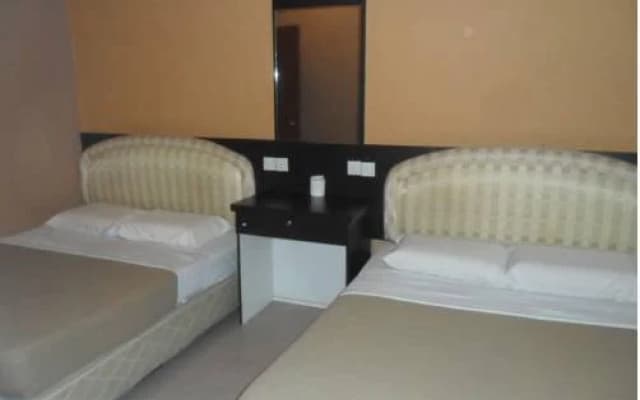 Golden Leaf Hotel @ Taman University - photo 5