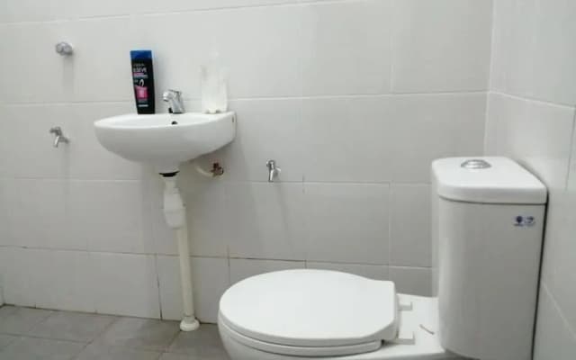 Beautiful Double Room With Ac in Kuching Center - photo 4