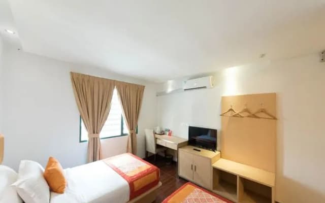 OYO Rooms Chowkit Maju Junction Mall - photo 4
