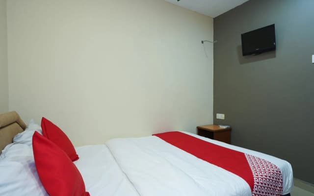 OYO 1094 Q One Hotel Dengkil - photo 5