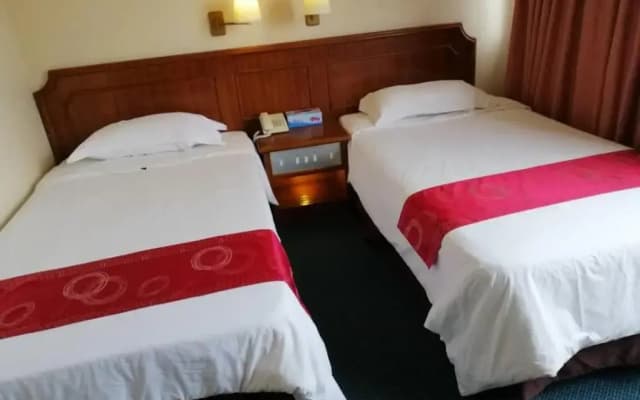 Pacific Orient Hotel - photo 4