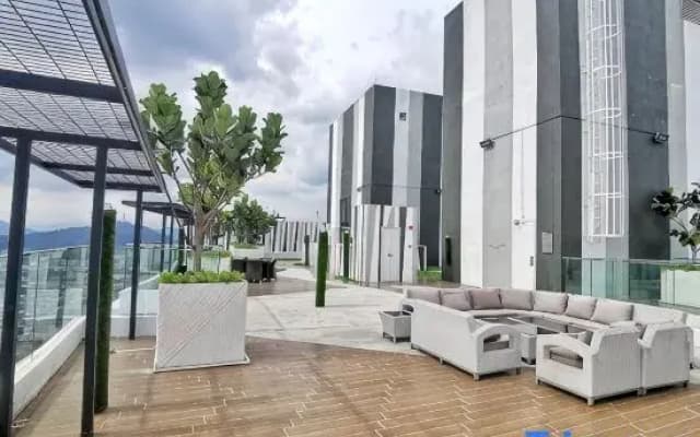 Reizz Residence 2 Bdr 2 Bath With Balcony - photo 2