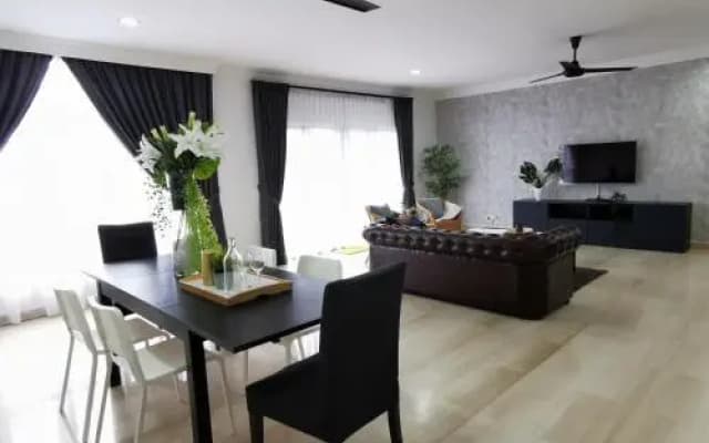 LSE @ Palm Garden Condominium - photo 2