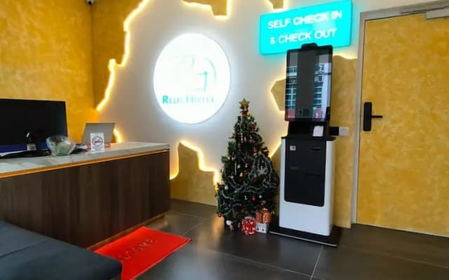 Red's Hotel - photo 2