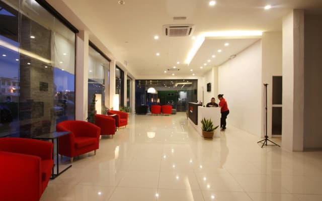 Place2Stay Business Hotel - Waterfront - photo 2
